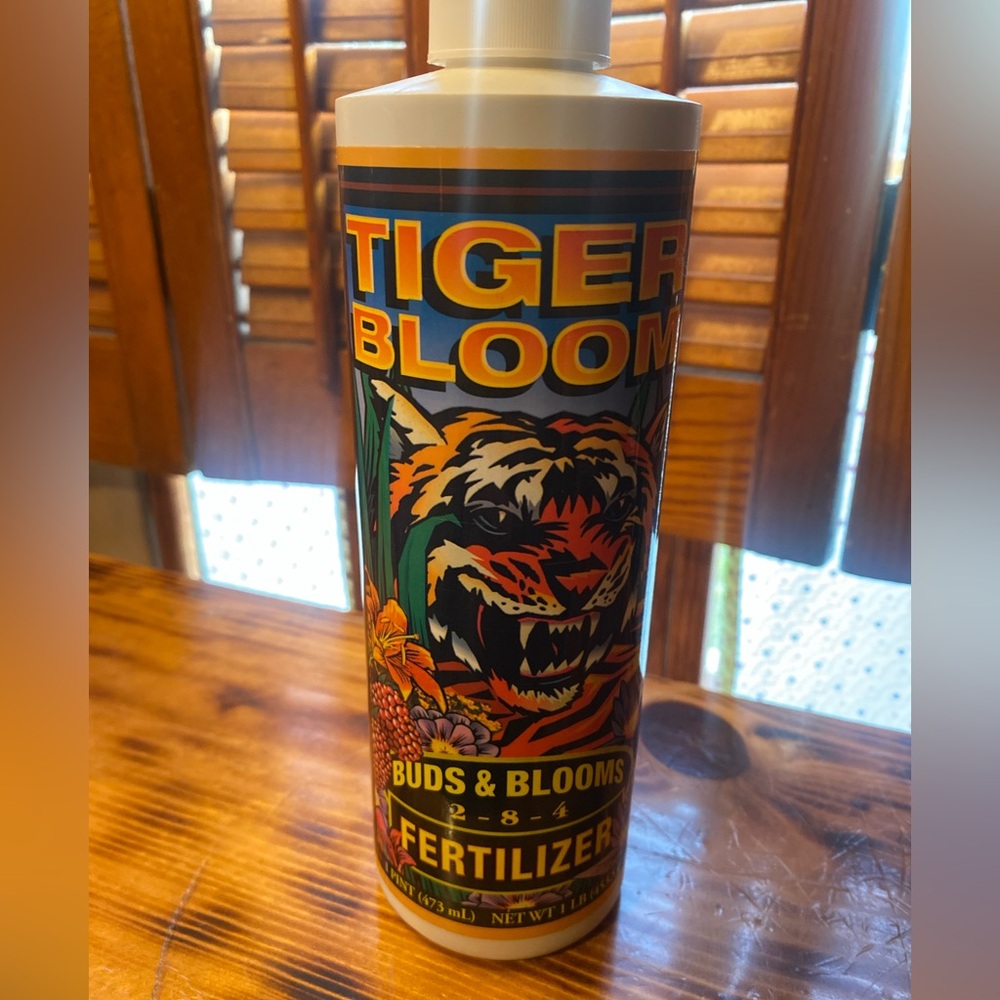 TIGER BLOOM BUDS AND BLOOMS FERTILIZER